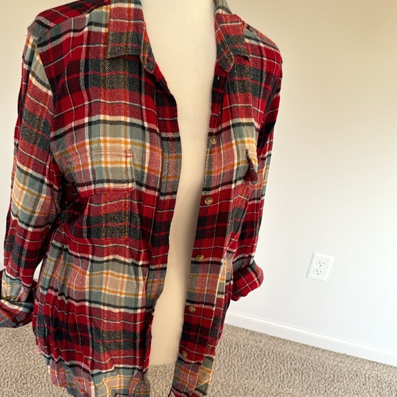 Classic Plaid Flannel Shirt 💕 - Picture 2 of 2